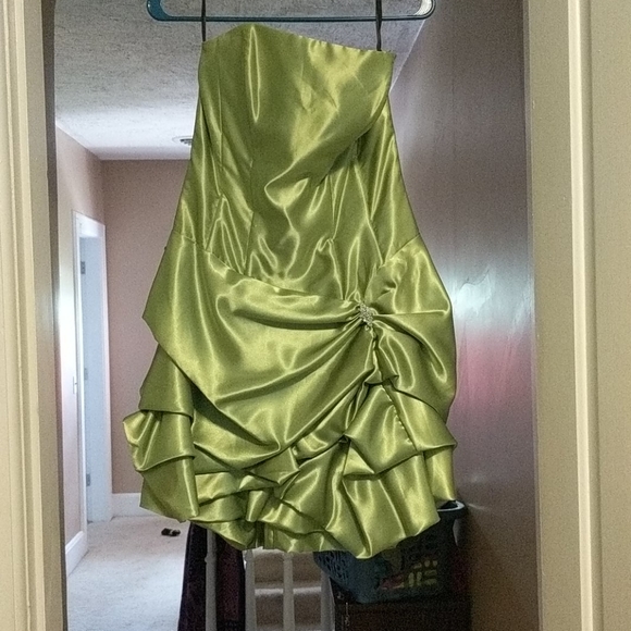 Dress - Picture 1 of 3